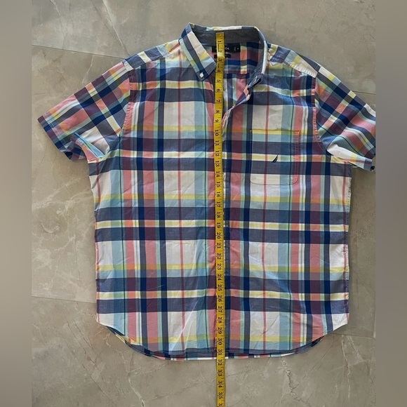 Nautica Men Shirt Size Large Red Blue White Plaid Short Sleeve Button Down - Picture 2 of 6